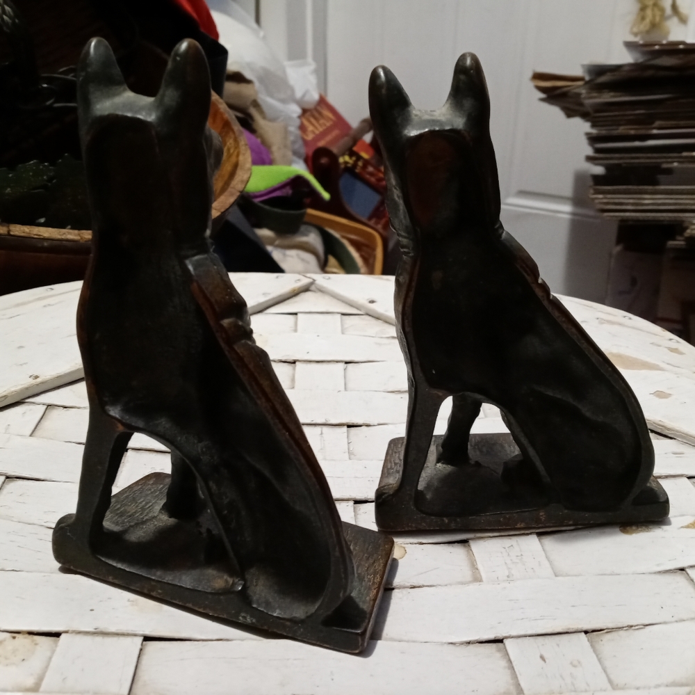 ๐ฆ
๐ANTIQUE PAIR OF GERMAN DOGS๐ ๐ ๐ทRARE๐ถFIRE๐ฅSALES!! ๐ฆฎ ๐โ๐ฆบ ๐ฉ ๐ - Picture 5 of 16